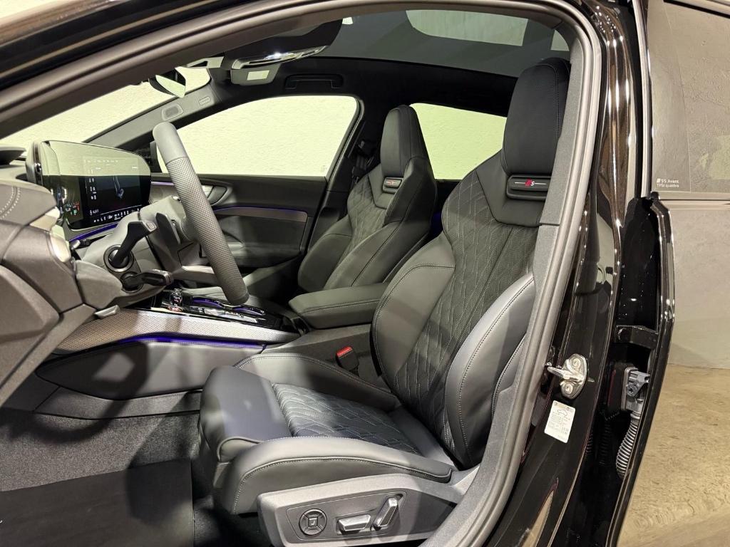 NEW A5 AVANT PLUG IN RS EDITION MEGA VOL 367PK TECHPRO/TREKH, Auto's, Audi, Automaat, 1995 cc, 4 cilinders, Zwart