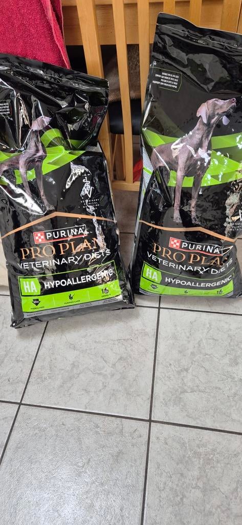 2 sacs de croquettes pour chiens neufs pour chiots et adulte