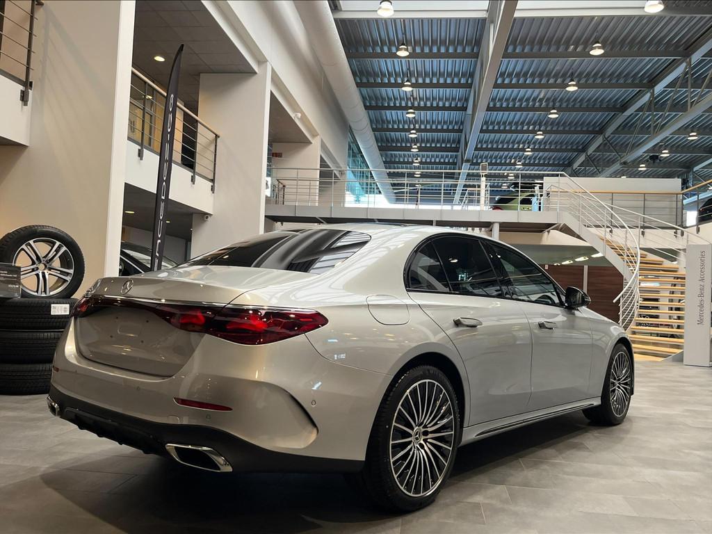 Mercedes-Benz E-klasse E 300 e Star Edition Nieuwe wagen, Auto's, Mercedes-Benz, Automaat, 4 deurs, Plug-in hybride, Nieuw