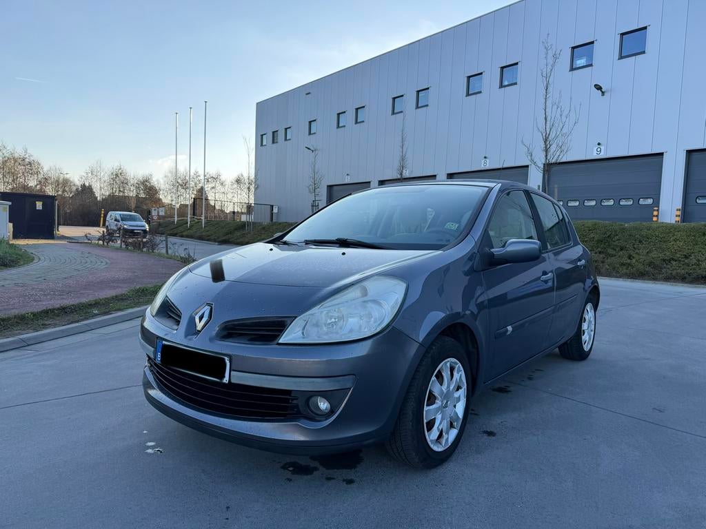 Renault clio 3 1.4 essence 2006 141.000km 5 portes airco, Autos, Renault, Particulier, Vitres électriques, Essence, Euro 4, 5 portes