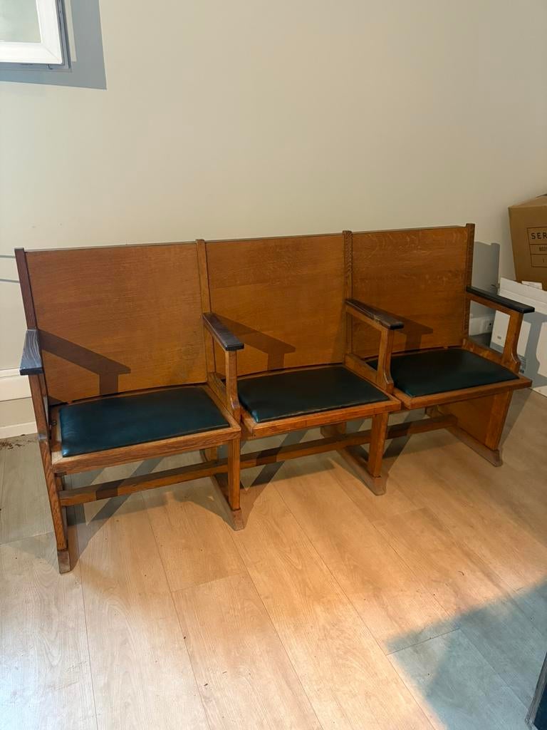 Antieke cinemastoelen, Enlèvement