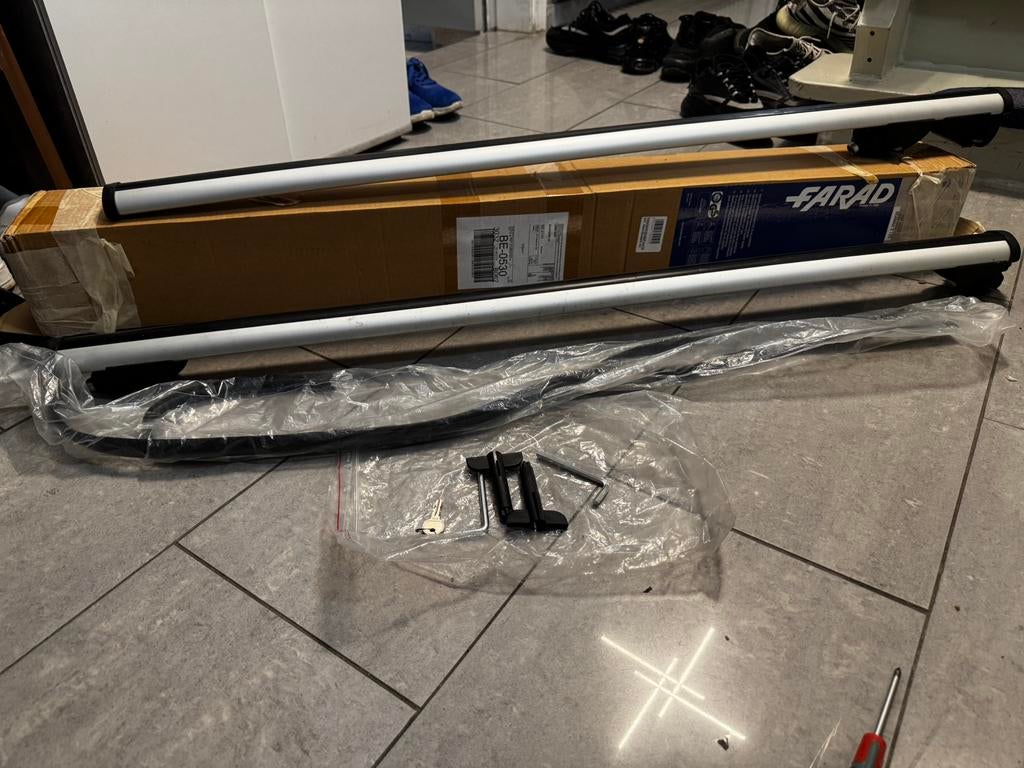 Farad dakdragers universeel, Enlèvement