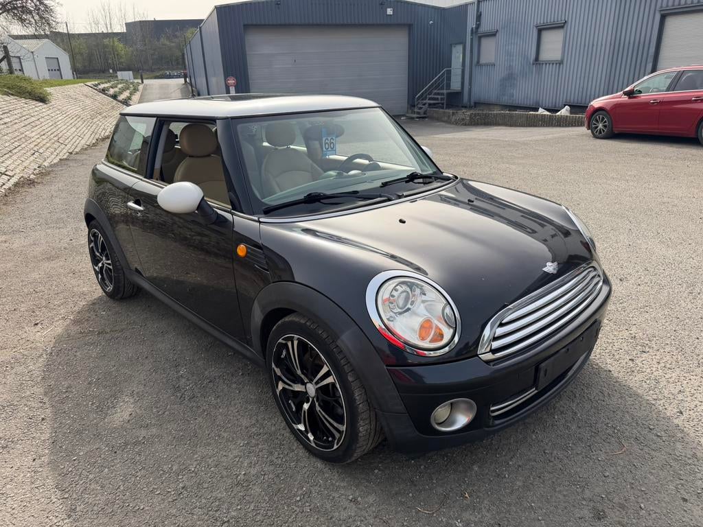 Mini Cooper 1.6ess euro4 airco leer 233000km bediening ok, 4 zetels, 4 cilinders, Bedrijf, Handgeschakeld