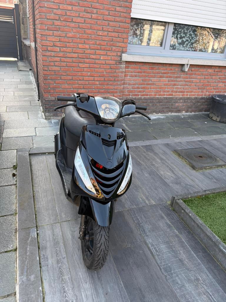 Piaggio zip 125cc 2t b klasse, Fietsen en Brommers, Scooters | Piaggio, Ophalen, Zo goed als nieuw, Zip