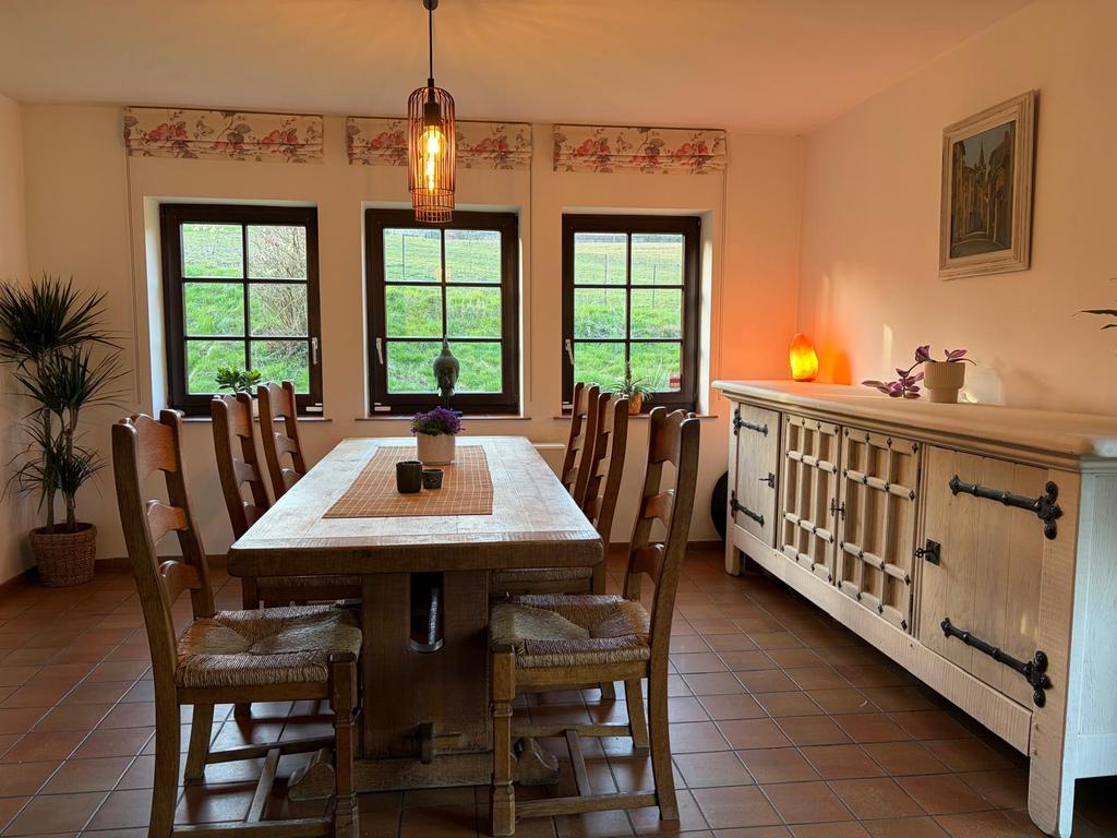 Table en bois et 6 chaises, Enlèvement