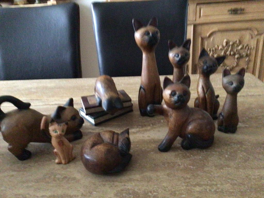 Houten verzameling van katten, Ophalen, Zo goed als nieuw