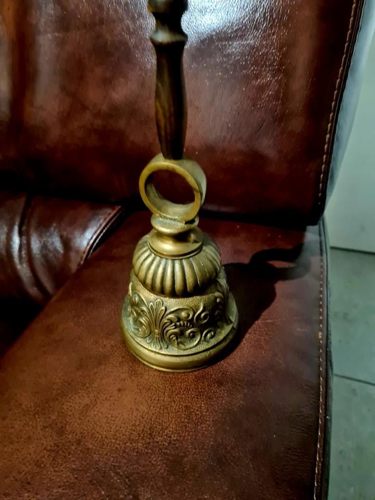 Cloche en bronze, son fort, Enlèvement ou Envoi, Bronze