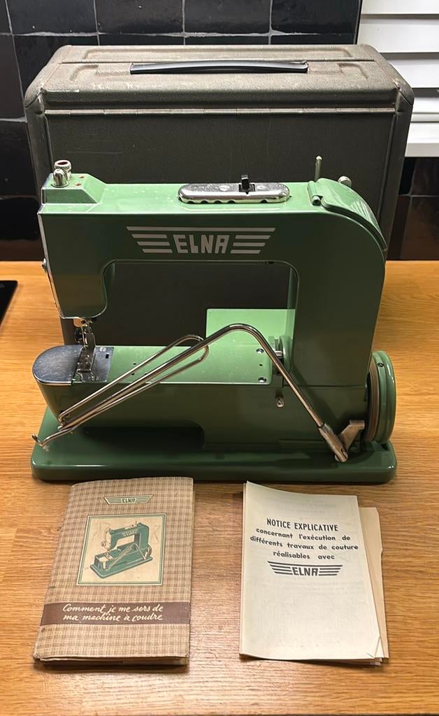 Elna Grasshopper Vintage Electric Sewing Machine 1940s, Antiek en Kunst, Antiek | Naaimachines, Ophalen of Verzenden