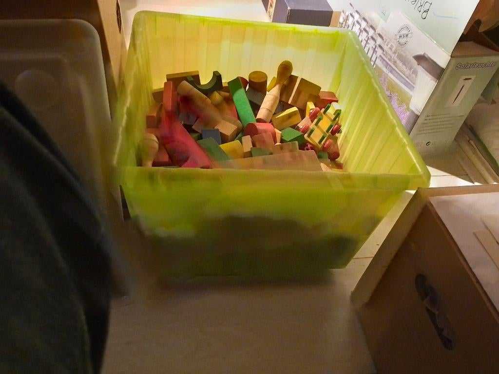 Bak met blokjes hout voor de kinderen, Enlèvement ou Envoi