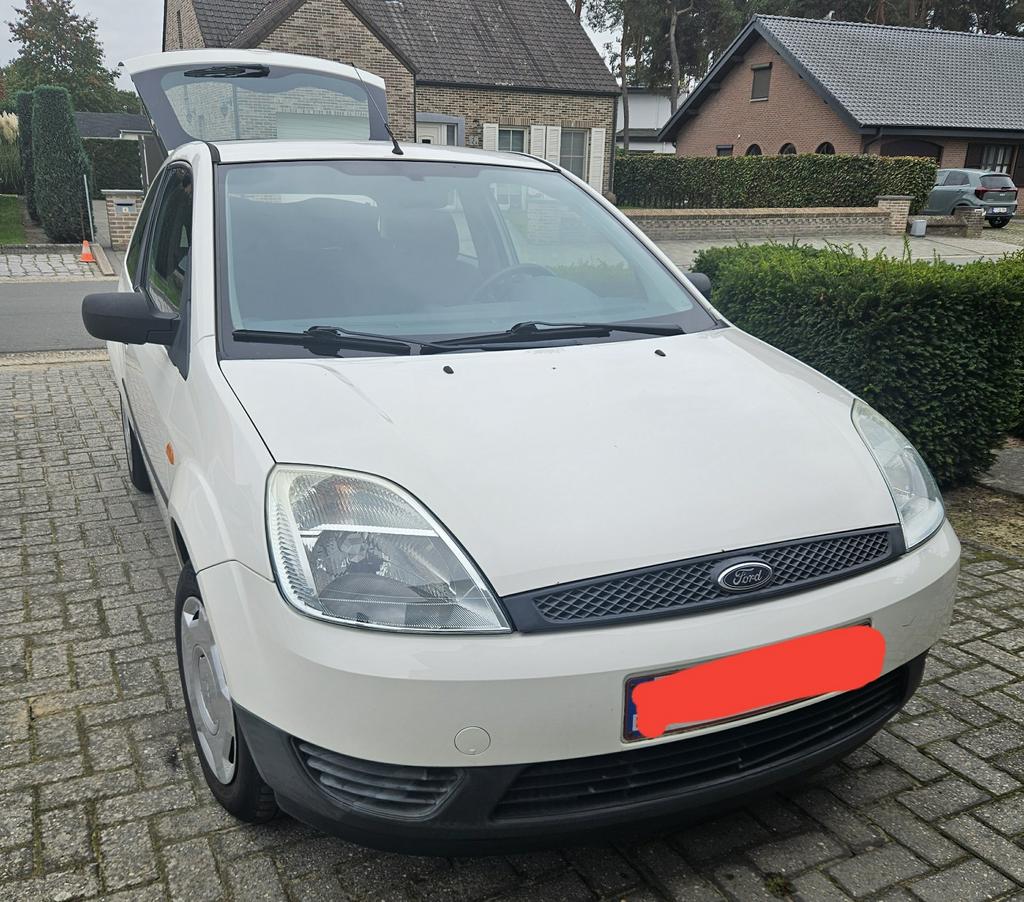 Ford fiesta 2004 benzine, 1299 cc, Wit, 3 deurs, 5 zetels