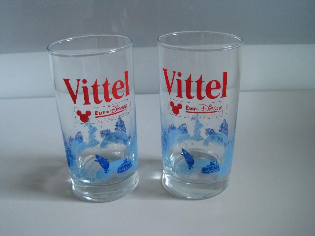 Set de 2 verres Euro Disney Vittel 12 cm, Collections, Verres & Petits Verres, Enlèvement ou Envoi, Utilisé, Verre à eau