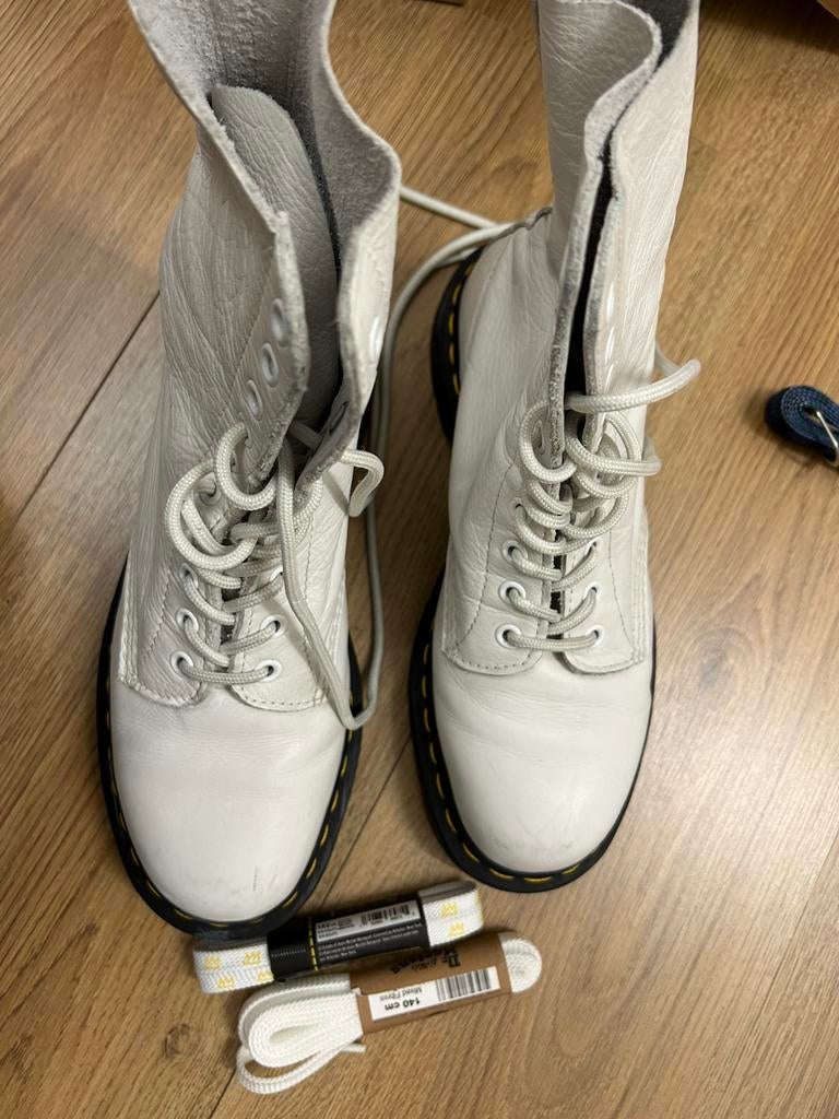 Dokter Martens, Ophalen of Verzenden, Zo goed als nieuw, Wit