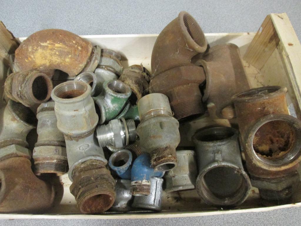 Allerlei schroefkoppelingen, galva/ ijzer koppelingen., Ophalen, Gebruikt