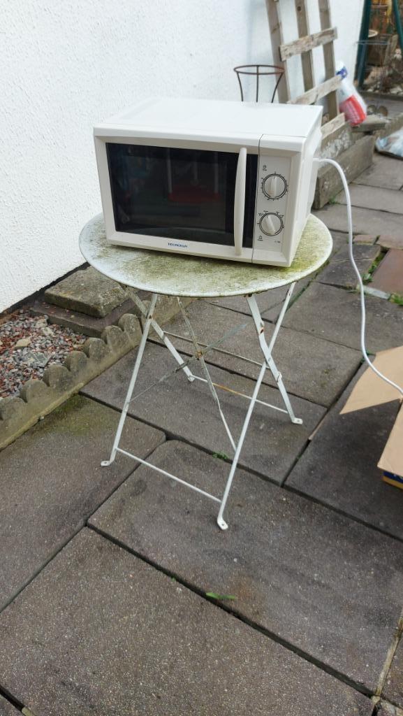 Four micro ondes 220V max 700 w pas de fonction grill, Ophalen, Minder dan 45 cm, Gebruikt, Oven