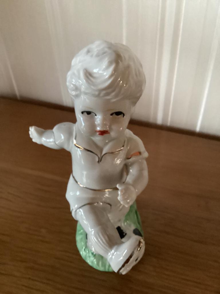 Joueur de football en porcelaine, Enlèvement ou Envoi