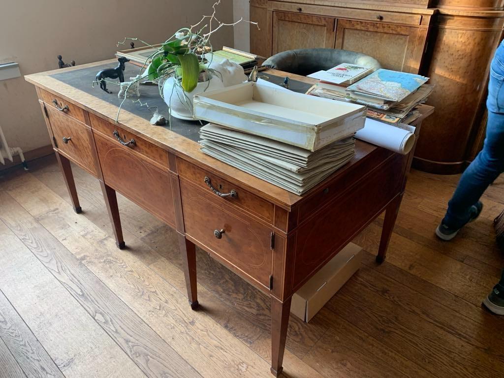 Bureau anglais ancien avec des accents dorés et en cuir, Maison & Meubles, Enlèvement, Utilisé