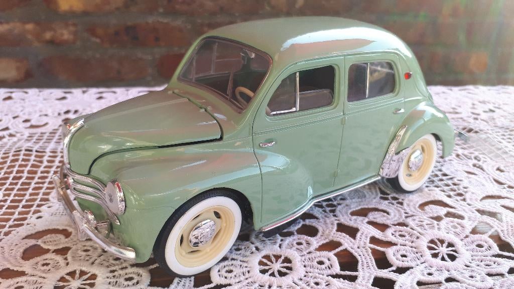 Renault 4cv 1997 1/17 gloednieuw, Ophalen of Verzenden, Nieuw, Auto, Solido