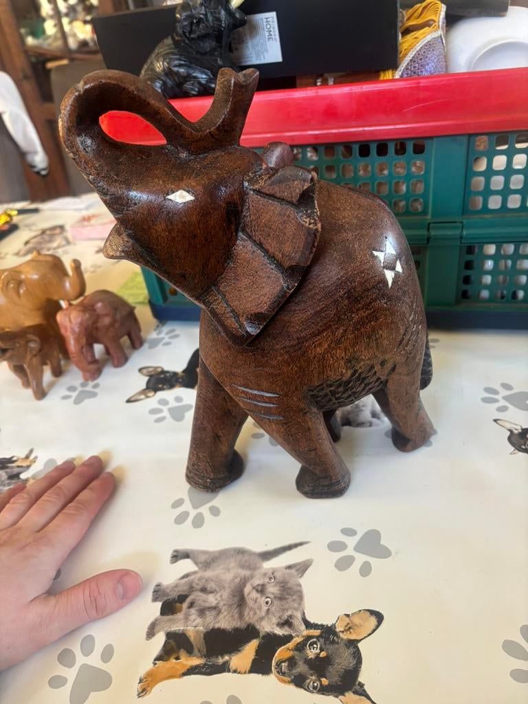 Olifanten in hout, Verzamelen, Dierenverzamelingen, Ophalen, Zo goed als nieuw