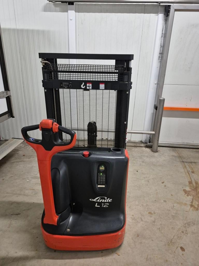 Stapelaar Linde L12 zeer weinig uren, Articles professionnels, Machines & Construction | Chariots élévateurs & Transport interne