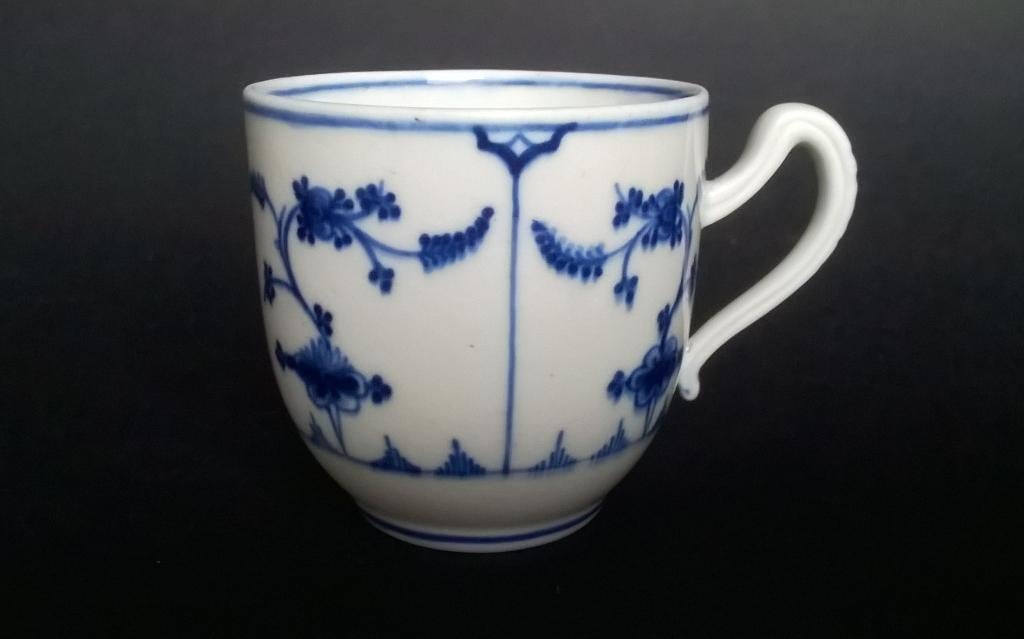 Tasse en porcelaine de Tournai, Antiquités & Art, Enlèvement ou Envoi