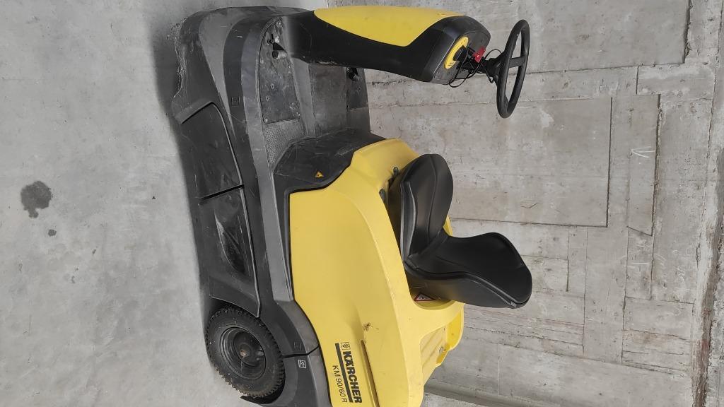 Borstel veegmachiene, Tuin en Terras, Veegmachines, Ophalen of Verzenden, Gebruikt, KARCHER