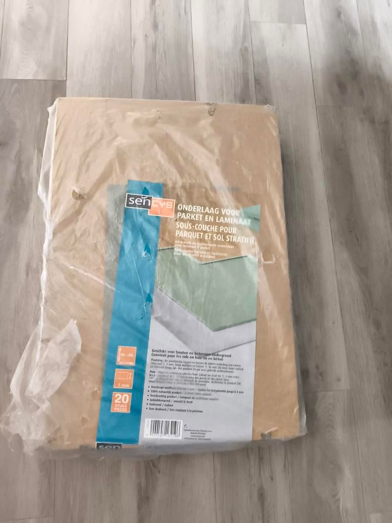 Sous couche pour sol stratifié, Maison & Meubles, Ameublement | Revêtements de sol, Enlèvement, Comme neuf