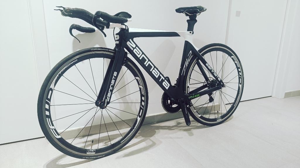 Zannata Z112 — Vélo de triathlon — roues FFWD F4R, Vélos & Vélomoteurs, Vélos | Vélos de course, Comme neuf, Autres marques, 10 à 15 vitesses