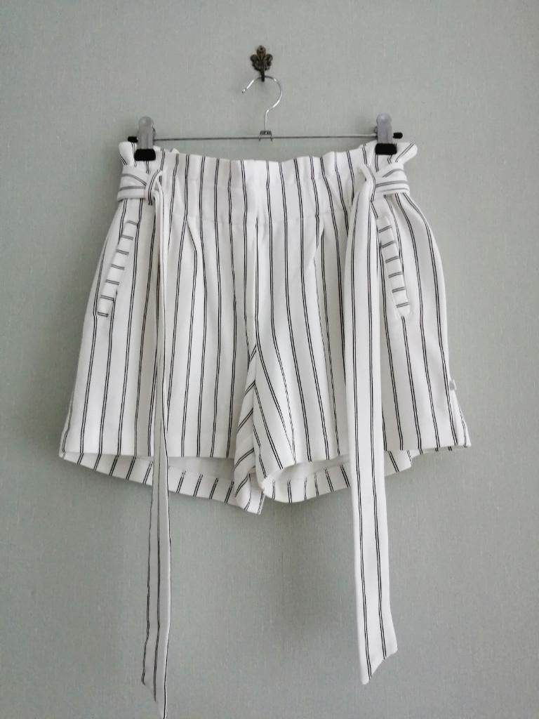 mooie short Awesome maat 14 jaar, Broek, Awesome, Zo goed als nieuw, Verzenden