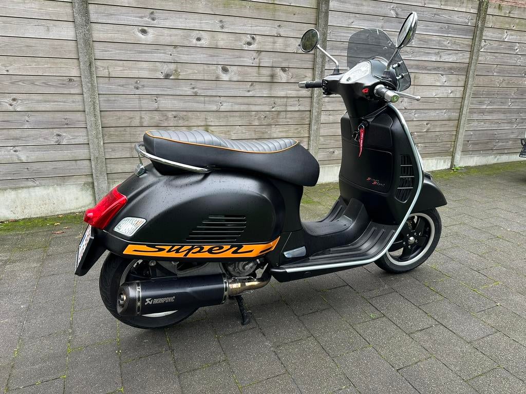 Vespa GTS 300 superSport - topkoffer - akrapovic