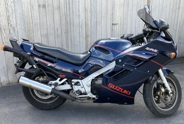 2  Suzuki GSX 1100 F  oldtimer motoren te koop, 4 cilinders, Particulier, Meer dan 35 kW, Toermotor