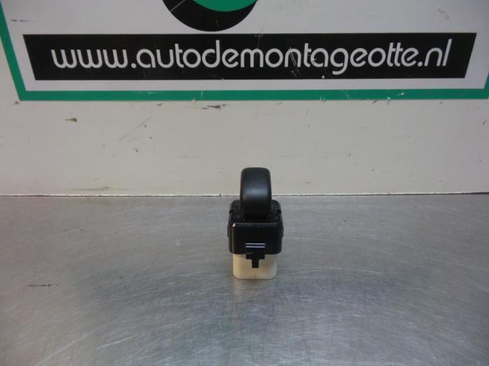 Commutateur vitre électrique d'un Mitsubishi Space Wagon (S, -, Utilisé, Mitsubishi, -