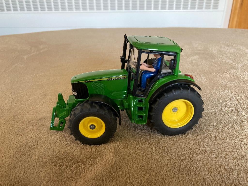 Siku tractor John Deere met mannetje, schaal 1:32 va 3 jaar, Hobby en Vrije tijd, Modelauto's | 1:32, Ophalen of Verzenden, Zo goed als nieuw