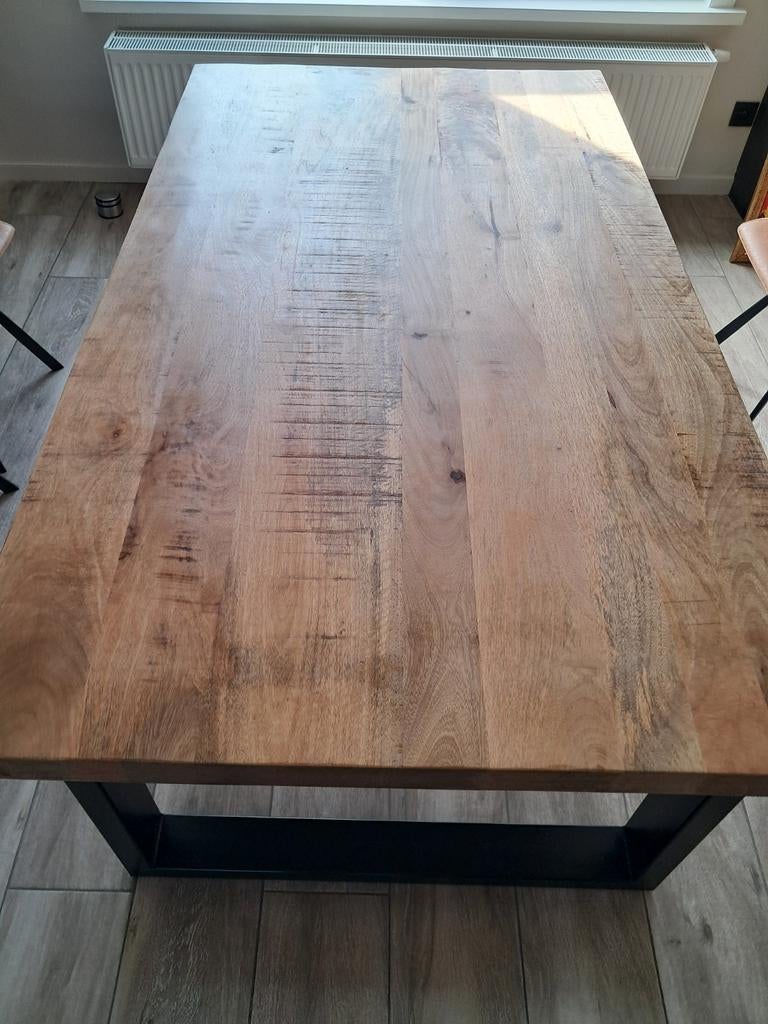 Massieve eettafel, Ophalen