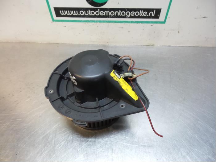 Moteur de ventilation chauffage d'un Volkswagen Passat (Pass, Volkswagen, -, 3 mois de garantie, Utilisé