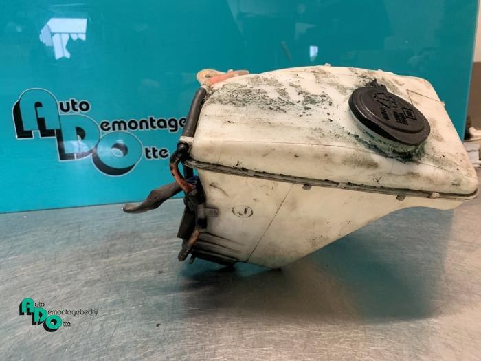 Réservoir lave-glace avant d'un Toyota Corolla (Corolla 96-, -, 3 mois de garantie, Toyota, Utilisé