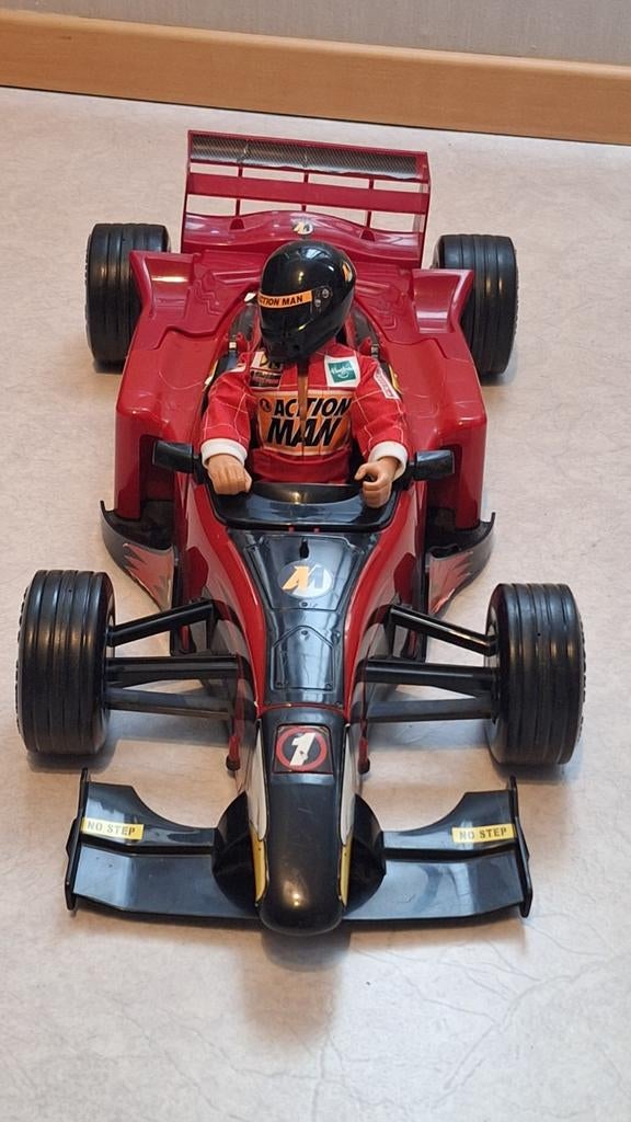 Grote racewagen van action man met action man, Ophalen