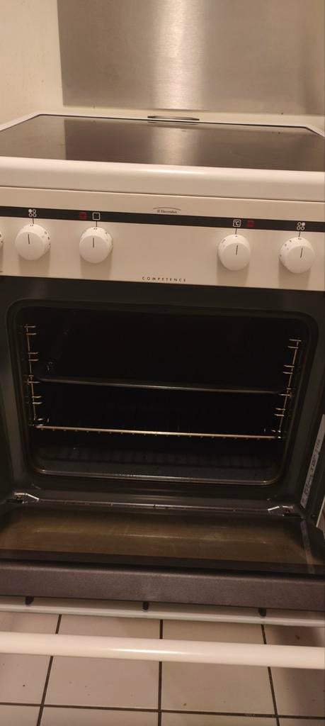 Four électrique Electrolux compétence, Electroménager, Cuisinières, Électrique