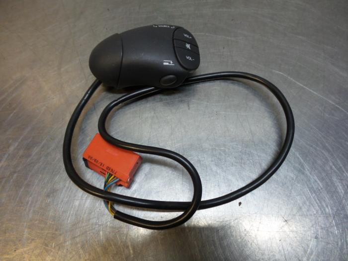 Commande radio volant d'un Renault Clio (Clio 2 01-), Autos : Pièces & Accessoires, Renault, -, 3 mois de garantie, Utilisé