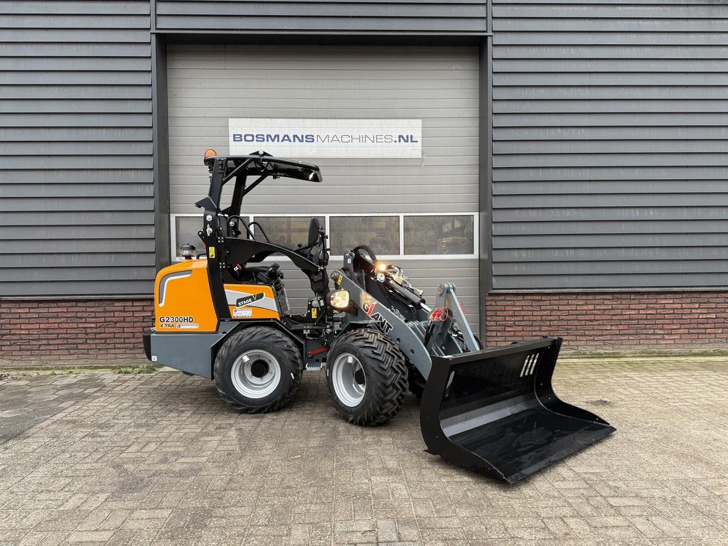 Giant G2300 X-TRA HD minishovel nieuw (met kogeltrekhaak PRO, Zakelijke goederen, Machines en Bouw | Kranen en Graafmachines, Wiellader of Shovel