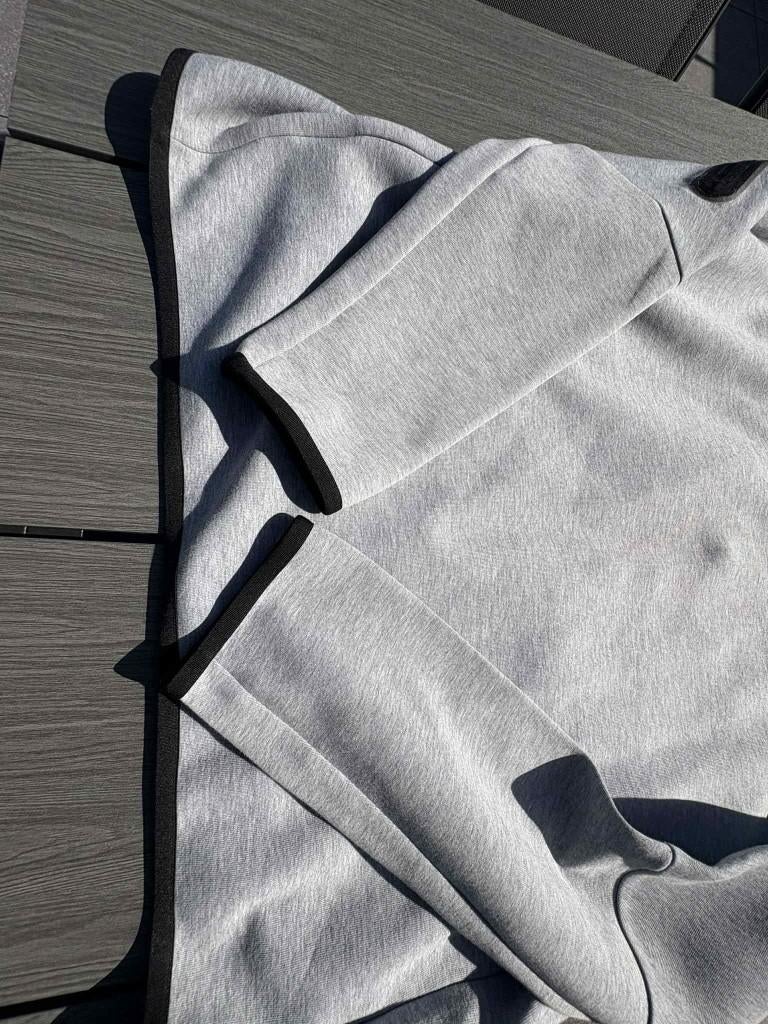 pull à capuche Nike Tech Fleece, Kleding | Heren, Truien en Vesten, Zo goed als nieuw, Maat 56/58 (XL), Grijs, Ophalen