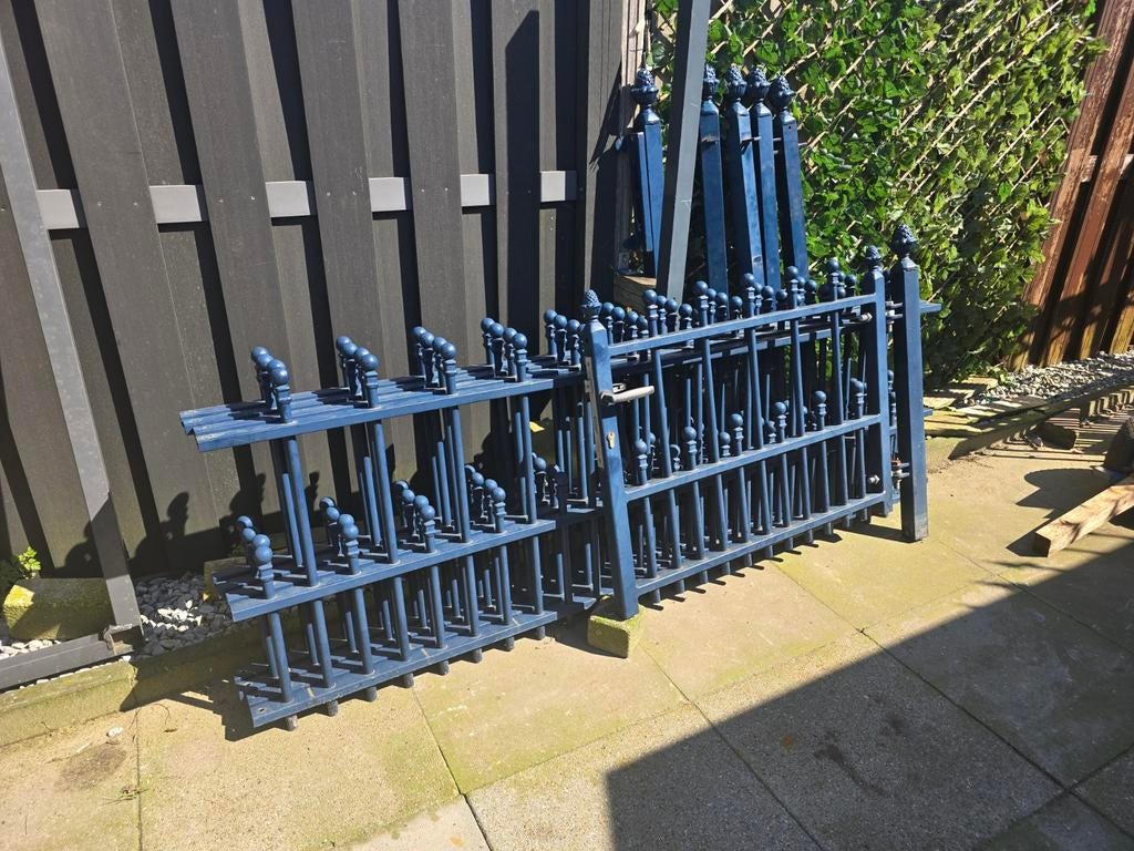 Blauw hekwerk met poortje, circa 10 meter, inclusief palen., Clôture ornementale, Enlèvement, Avec portail, Utilisé
