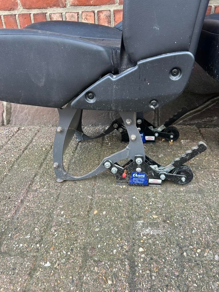 Volkswagen crafter stoelen voor gehandicapte vervoer, Ophalen, Zo goed als nieuw