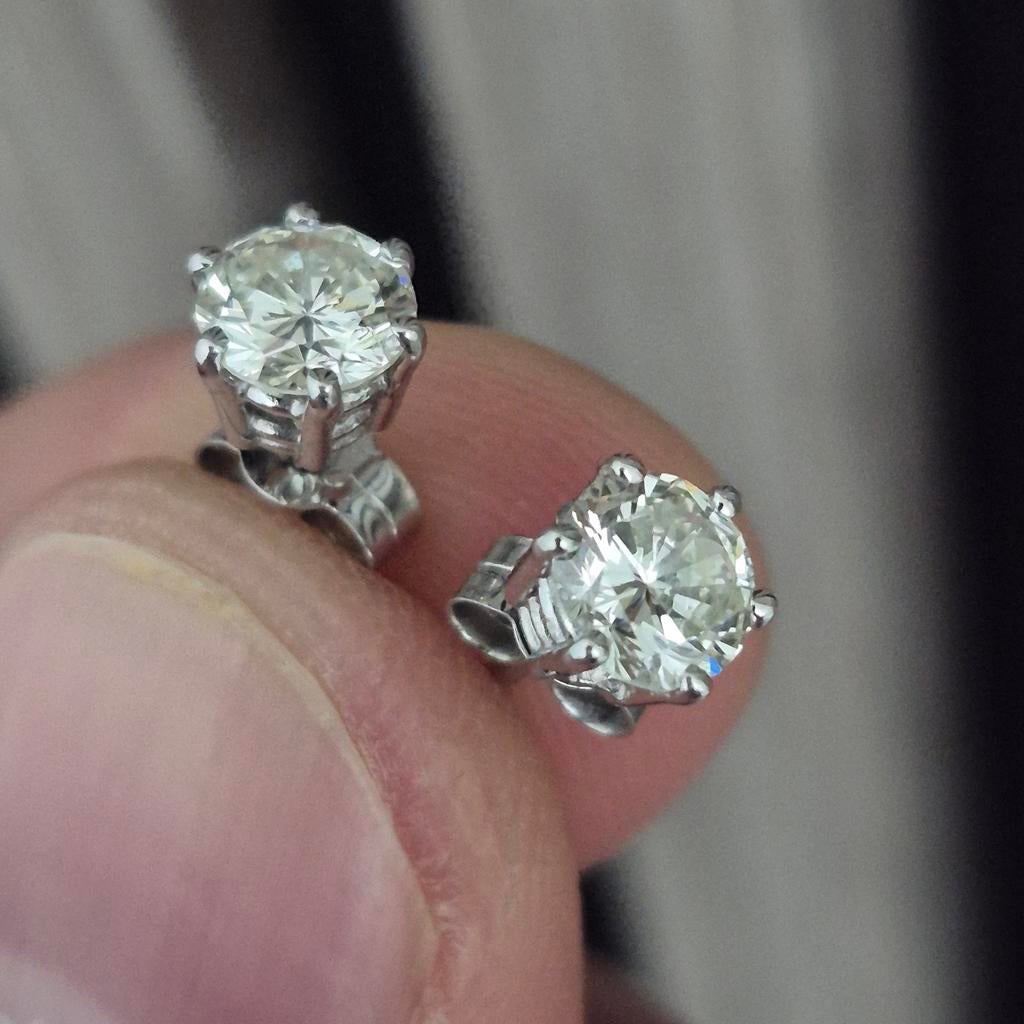 Diamond oorbellen 18 karaat witgoud, Handtassen en Accessoires, Oorbellen, Ophalen, Zo goed als nieuw, Met edelsteen, Knopjes of Stekers