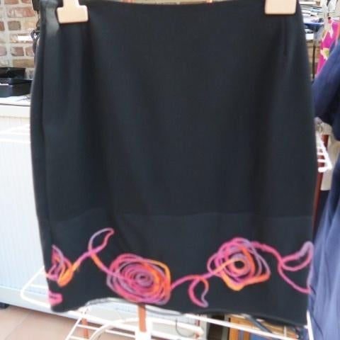 Rokje zwart volant met draadmotief Porcini mt 40, Kleding | Dames, Maat 38/40 (M), Zwart, Ophalen of Verzenden, Knielengte