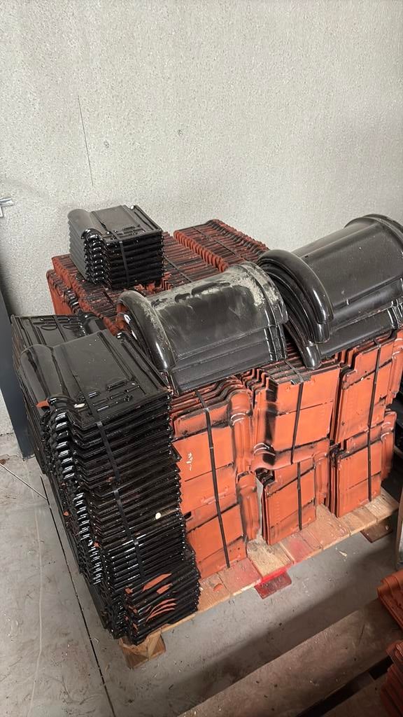 Diverse Dakpannen koramic, Doe-het-zelf en Bouw, Ophalen, Zo goed als nieuw, Zwart, Dakpannen