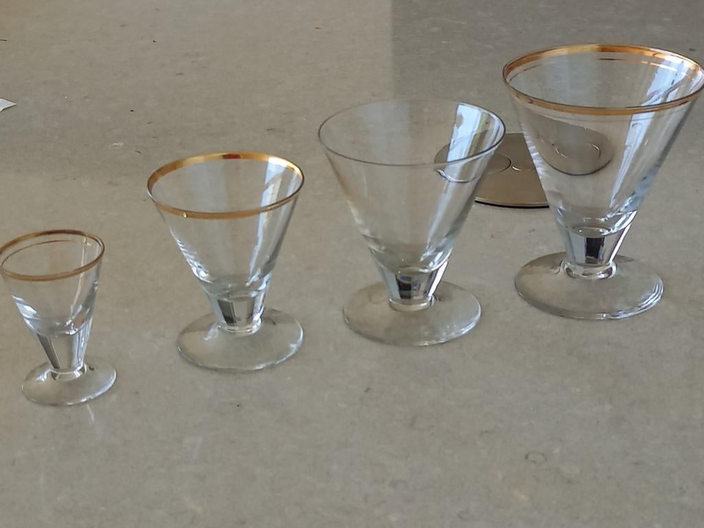 48 glazen, overblijfsel van huwelijksgeschenk in 1948., Ophalen