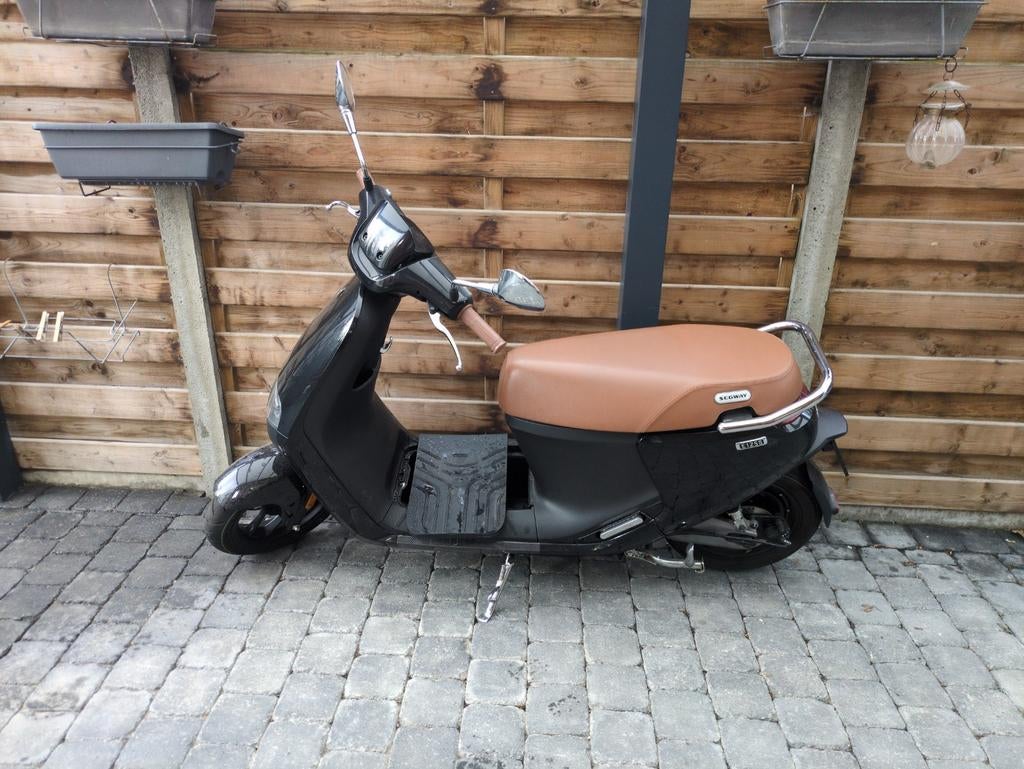 scooter SEGWAY E125S kmstand 4700 bouwjaar 2024, Fietsen en Brommers, Ophalen, Elektrisch, Segway, Klasse B (45 km/u)