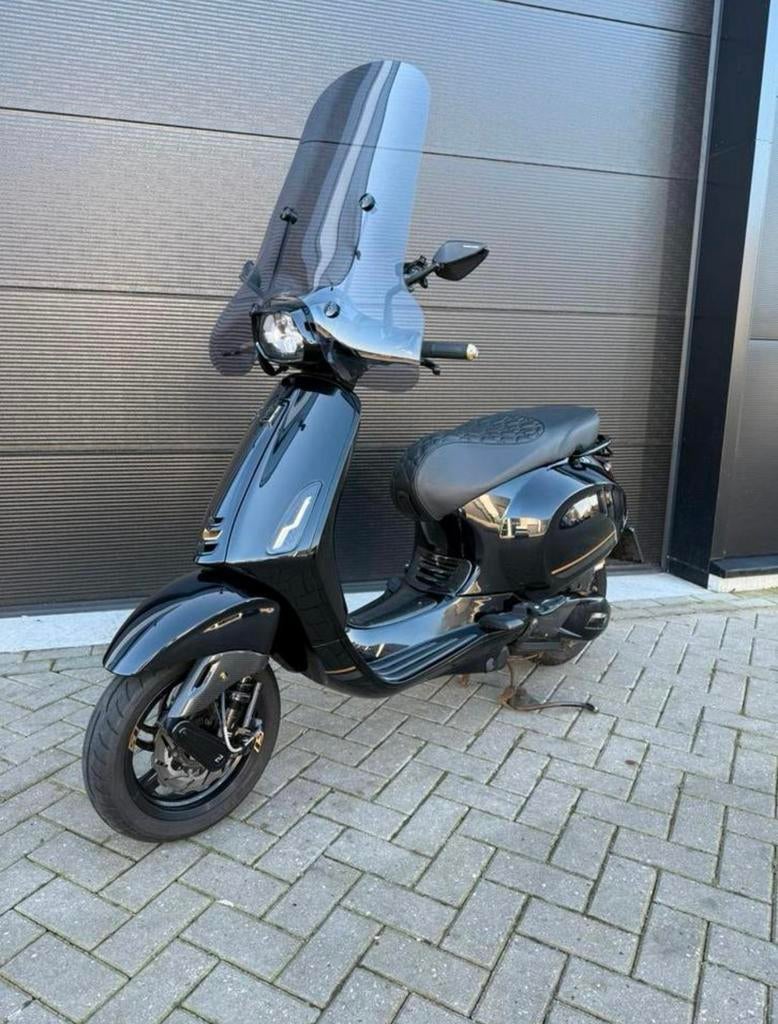 Vespa Sprint 125 ABS - 185cc - UNIEK