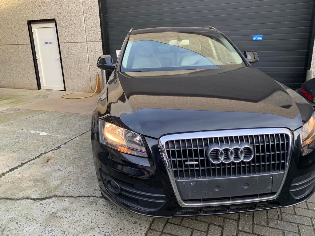 Audi Q5 2,0tdi Quattro auto + LEDER +pano+trekhaak+, Auto's, Automaat, Beige, 4 cilinders, Zwart
