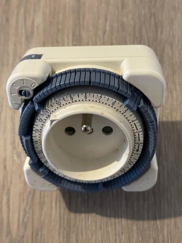 Schakelklok merk Theben, Enlèvement ou Envoi, Comme neuf